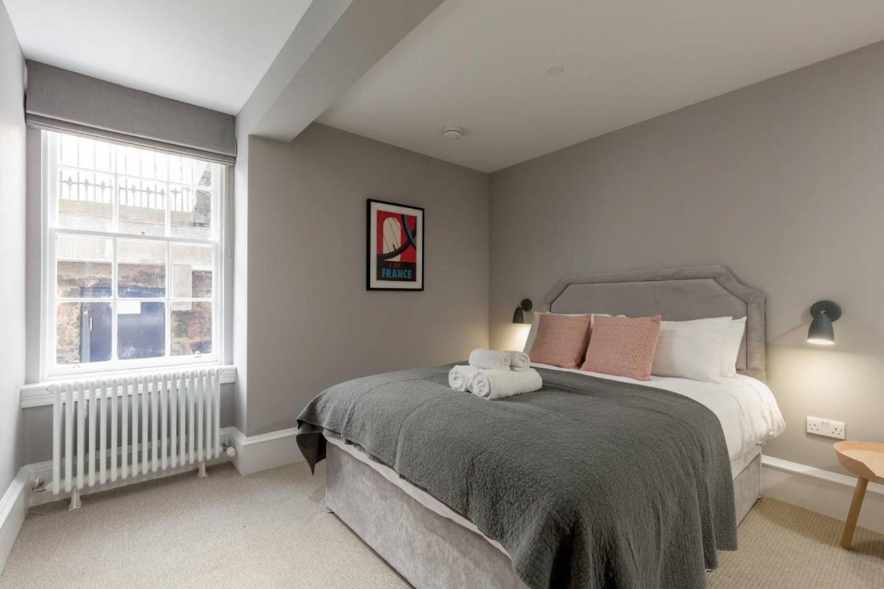 Joivy Luxurious 2Br Home Near Haymarket Station เอดินบะระ ภายนอก รูปภาพ