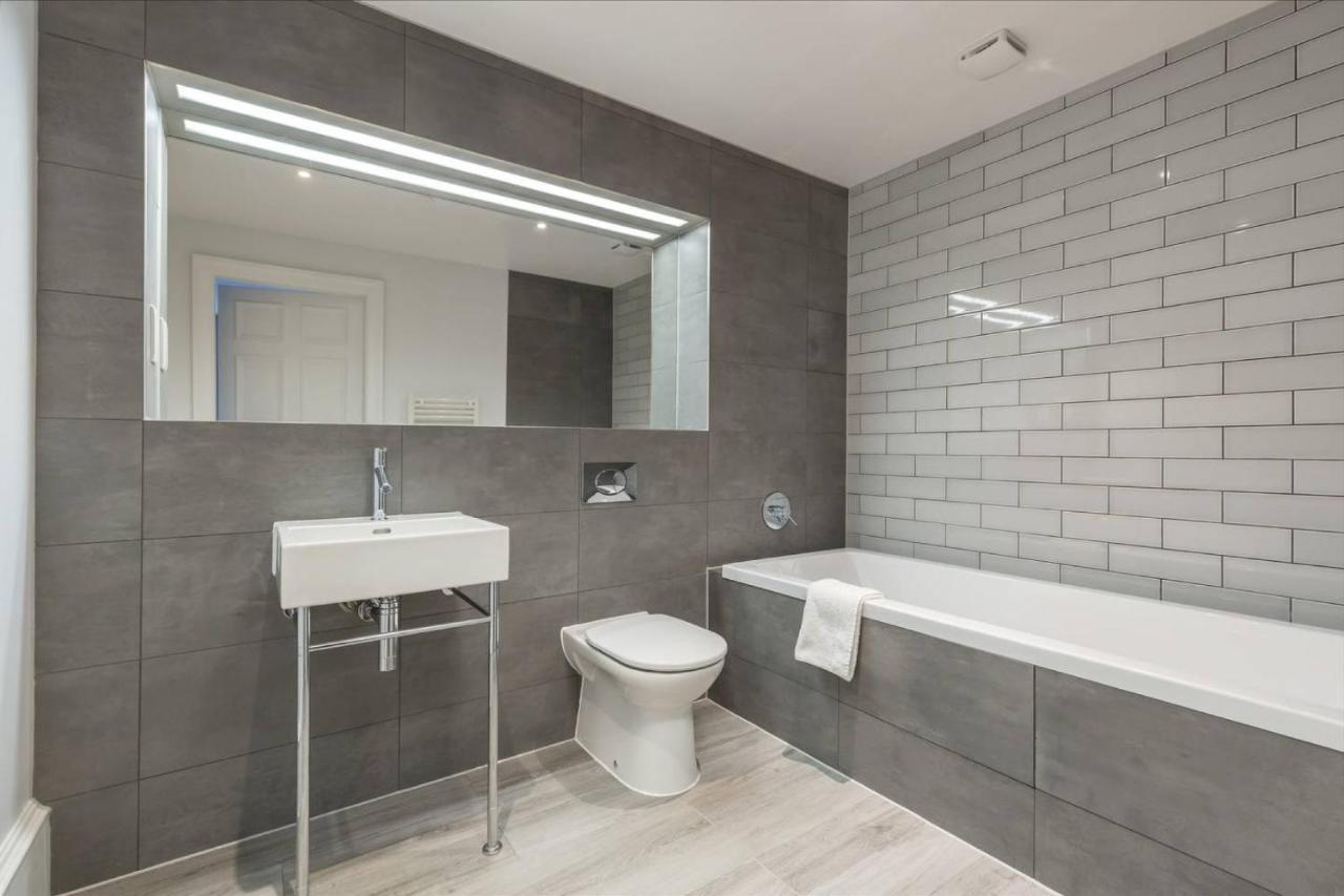 Joivy Luxurious 2Br Home Near Haymarket Station เอดินบะระ ภายนอก รูปภาพ