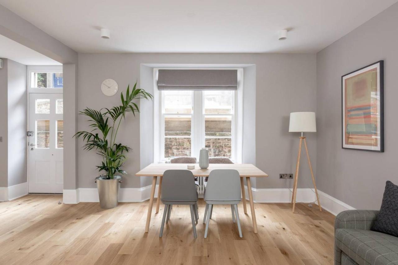 Joivy Luxurious 2Br Home Near Haymarket Station เอดินบะระ ภายนอก รูปภาพ